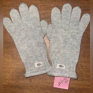 UGG Light Heather Gray Knit Gloves